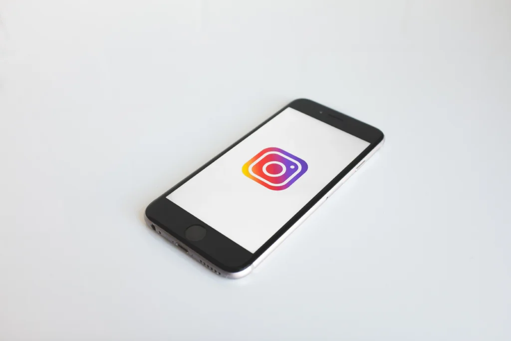 Instagram Brings Back the Chronological Feed (Why It Matters in 2022)